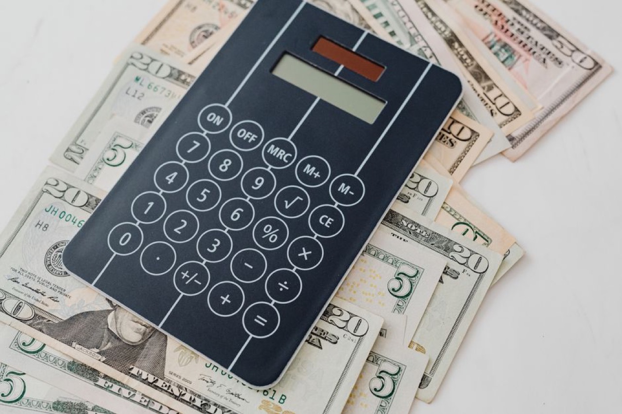 How Much Car Insurance Cover Do You Need? Insured Value Explained Calculator and money - How Much Car Insurance Cover Do You Need? Insured Value Explained